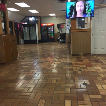 Kajun Seafood & Wings - Entrance, drink fountain and fridge, paying counter - Seafood Near Me - Baton Rouge, Louisiana