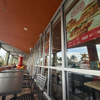 Jollibee - Outside seating - Fast Food Near Me - Pembroke Pines, Florida