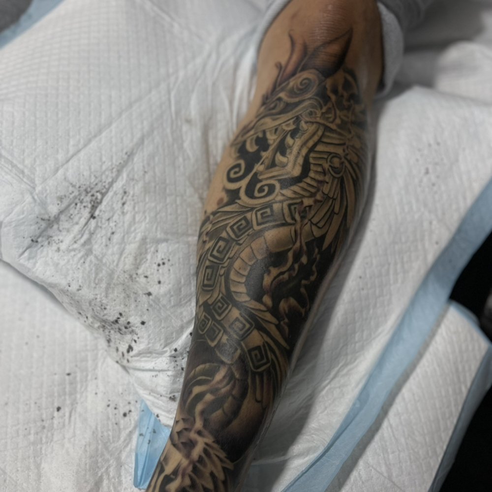Batista's Painful Tattoo Experience: Behind the Knee, image size:1000x1000