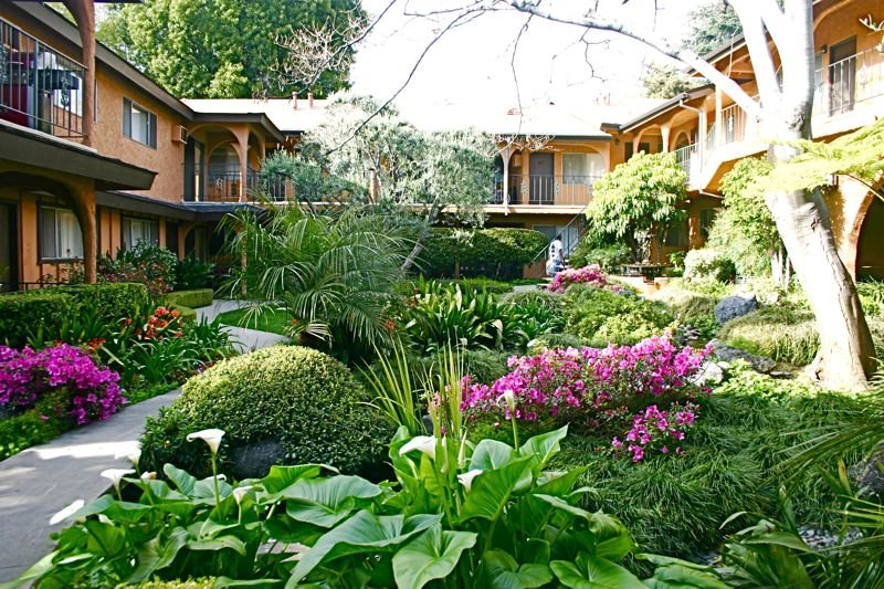 VILLA LAS FLORES APARTMENTS Updated September 2024 13 Reviews