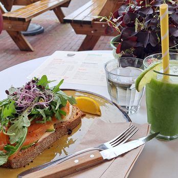 Coffee Room - Leckere Kombination: "The One with Salmon" und "Grass Green" - Coffee & Tea Near Me - Amsterdam, New Hampshire Coffee Room - Leckere Kombination: "The One with Salmon" und "Grass Green" - Coffee & Tea Near Me - Amsterdam, New Hampshire