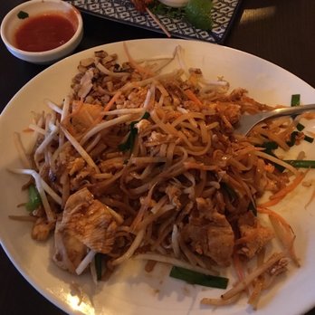 Kwan Kao - Pad thai with chicken...delicious - Thai Near Me - Vincennes, 94