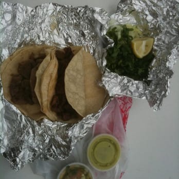 El Taconazo - The table for my fajita and tongue tacos is the bonnet of my car - Tacos Near Me - Houston, Texas El Taconazo - The table for my fajita and tongue tacos is the bonnet of my car - Tacos Near Me - Houston, Texas