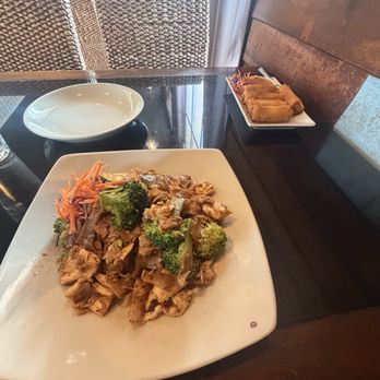 Thai Thani Kitchen - phad Pad See Ew - Thai Near Me - Seattle, Washington Thai Thani Kitchen - phad Pad See Ew - Thai Near Me - Seattle, Washington