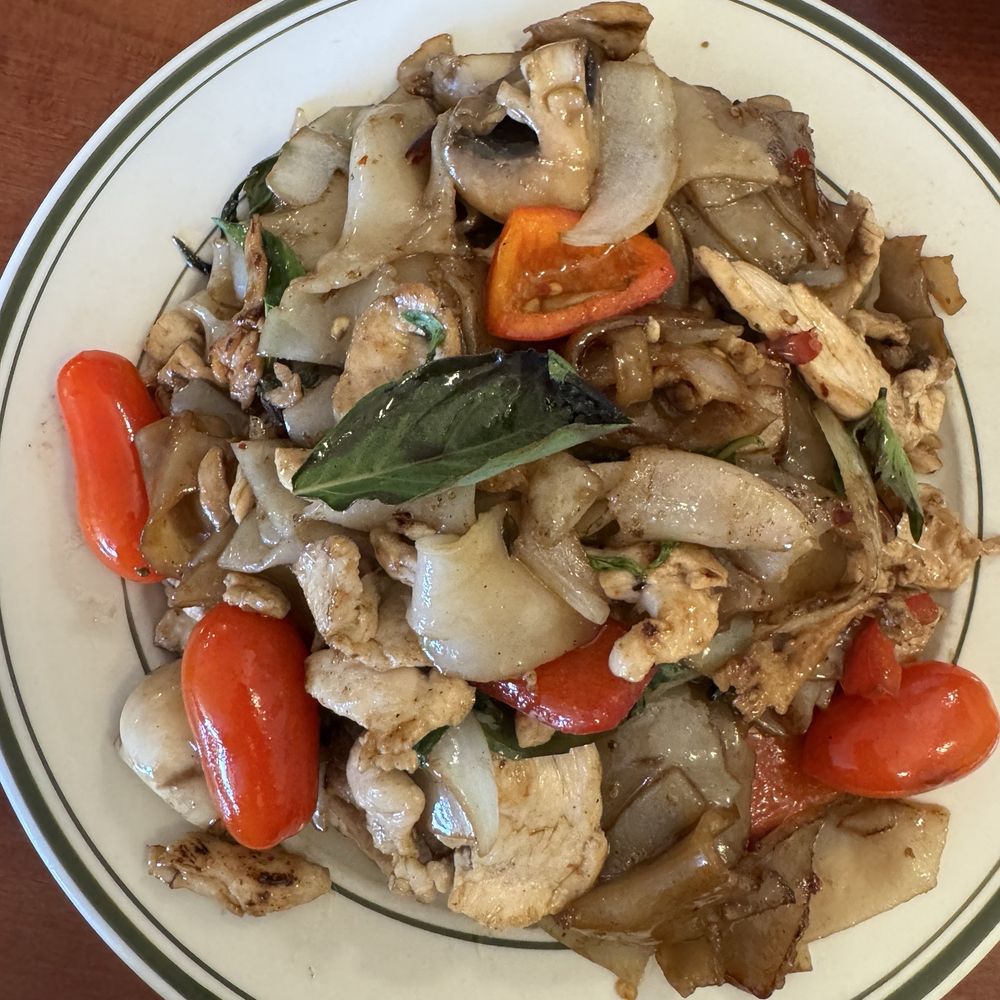 Amina Thai - Drunken noodles - Thai Near Me - Rockville, Maryland