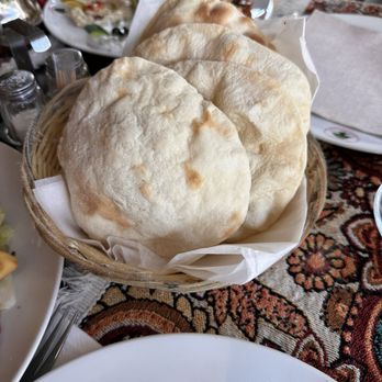 Layaly Beirut ليالي بيروت - Pita is not fresh came cold - Arabic Near Me - Interlaken, BE