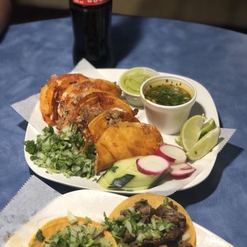 El Roli's Birria - Tacos - Salad Near Me - Houston, Texas