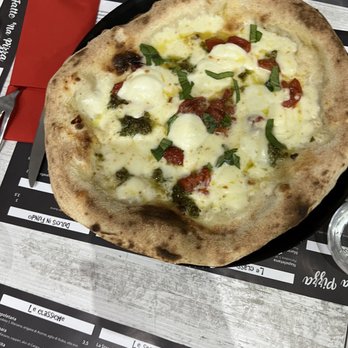 Fatte Na Pizza - Nepale é - Pizza Near Me - Salerno, SA