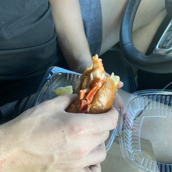 Fat Cheeks Hawaii - Glarlic butter lobster roll - Sandwiches Near Me - Honolulu, Hawaii