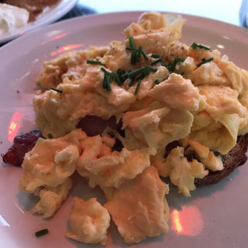 Pimlico Fresh - Scramble eggs with Bacon and toast - Coffee & Tea Near Me - London, XGL