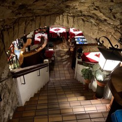 Pizzeria Hirschkeller - Treppe vom Eingang nach unten