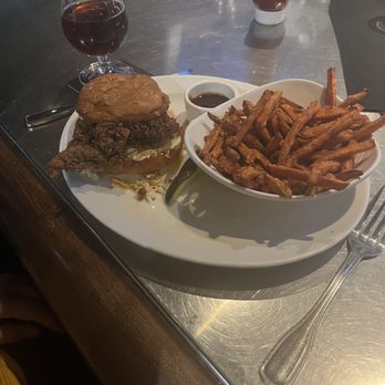 Yard House - Nashville Hot Chicken Sandwich - Bars Near Me - Lakewood, Colorado Yard House - Nashville Hot Chicken Sandwich - Bars Near Me - Lakewood, Colorado