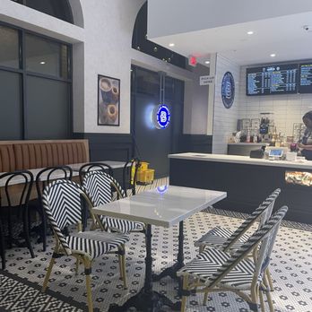 Paris Baguette - Indoor seating - Bakeries Near Me - Columbus, Ohio Paris Baguette - Indoor seating - Bakeries Near Me - Columbus, Ohio