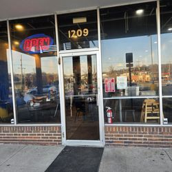 Jerry's Cafe - Front of Jerry's