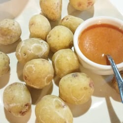 La Taberna - Die Besten auf den Kanaren: Papas arrugadas  Salz gebackene Kartoffeln mit Mojo rojo