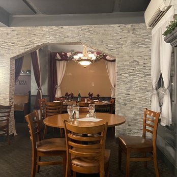 Mona Lisas Ristorante - Dining Room - Italian Near Me - Syracuse, New York