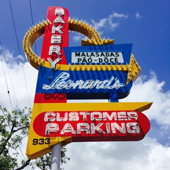 Leonard's Bakery - Home of malasadas - Bakeries Near Me - Honolulu, Hawaii