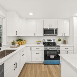 A1 Cabinets & Granite - A1 Cabinets' Shaker White Cabinets