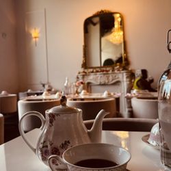 Lily's & Elise Tea House