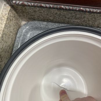 Best Western New Oregon - The ice bucket was a disappointment. Crack in the bottom, filled it up water leaked all over the counter as the ice melted. - Hotels Near Me - Eugene, Oregon