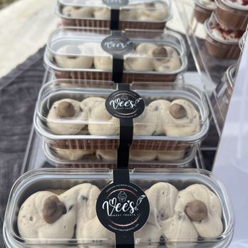 Vee’s Sweet Treat - COOKIE DOUGH DELIGHT - Cupcakes Near Me Vee’s Sweet Treat - COOKIE DOUGH DELIGHT - Cupcakes Near Me