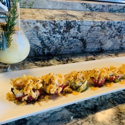 Odayaka - Sushi de la casa.  Sushi topped with delicious Shrimp and avocado.