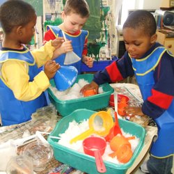 Foundations Preschool - Discovering the properties of snow
