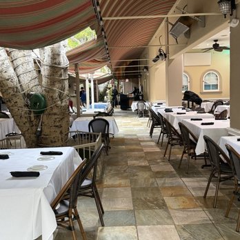 Raffi's Place - Dining room - Middle Eastern Near Me - Glendale, California Raffi's Place - Dining room - Middle Eastern Near Me - Glendale, California