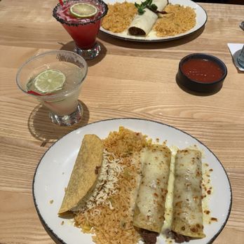 La Parrilla Mexican Restaurant - Burrito and taco with enchiladas and rice Two specialty margaritas - Blackberry and La Parrilla Margarita - Mexican Near Me - Athens, Georgia La Parrilla Mexican Restaurant - Burrito and taco with enchiladas and rice Two specialty margaritas - Blackberry and La Parrilla Margarita - Mexican Near Me - Athens, Georgia