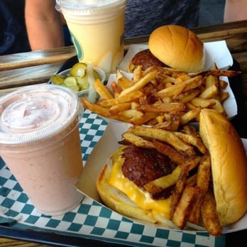Harlem Shake - Burgers and shakes here are great and the portions are just the right size. - American Near Me - New York, New York