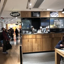 Flipper's - Line up in the middle of the day!