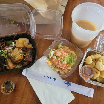 Tougen - Garlic Tonkotsu Ramen, Sunomono salad with shrimp,  fried Calamari - Japanese Near Me - Toledo, Ohio