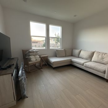 WITTY WAY MOVERS - Living room - Movers Near Me - Irvine, California WITTY WAY MOVERS - Living room - Movers Near Me - Irvine, California