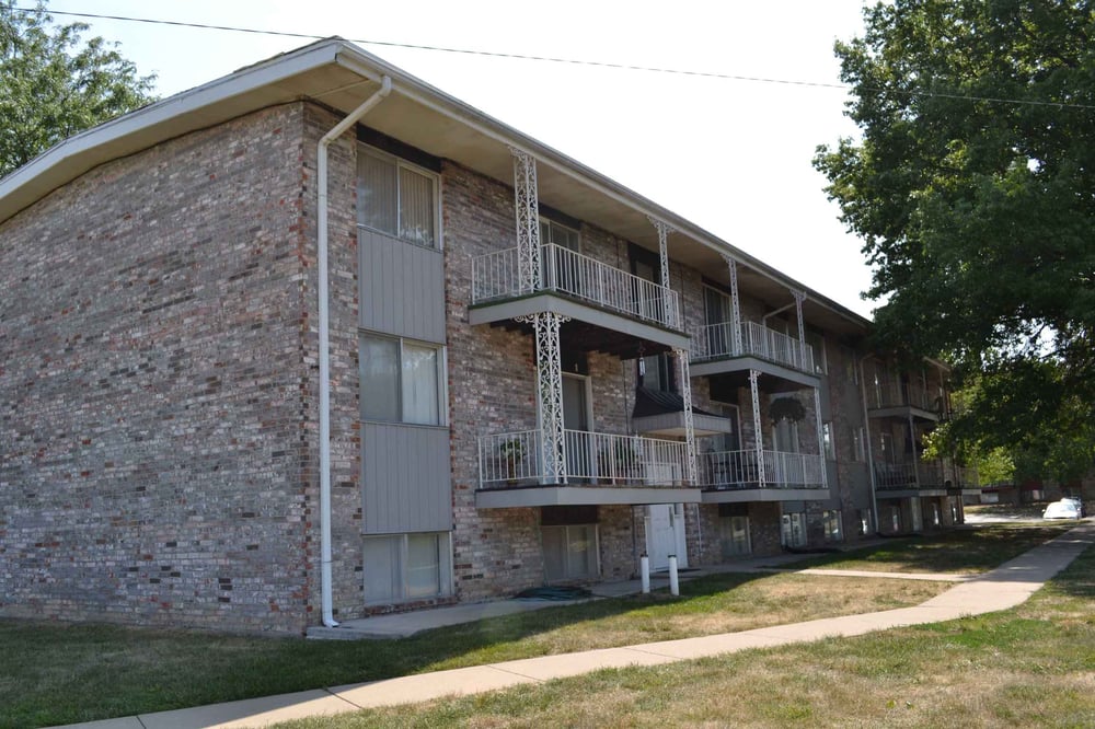 STONLEIGH & STONLEIGH WEST APARTMENTS 1331 Stonleigh Ct, Leavenworth