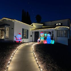 2Fast 2Hands - Holiday magic at its best! Warm lights along the path and roofline lamps bringing festive cheer to this cozy home