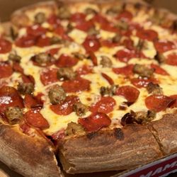 Mama Roscoe's Pizzeria - Pepperoni and sausage pizza :)