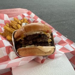Flippin Burgers - Monster flip combo, cajun fries