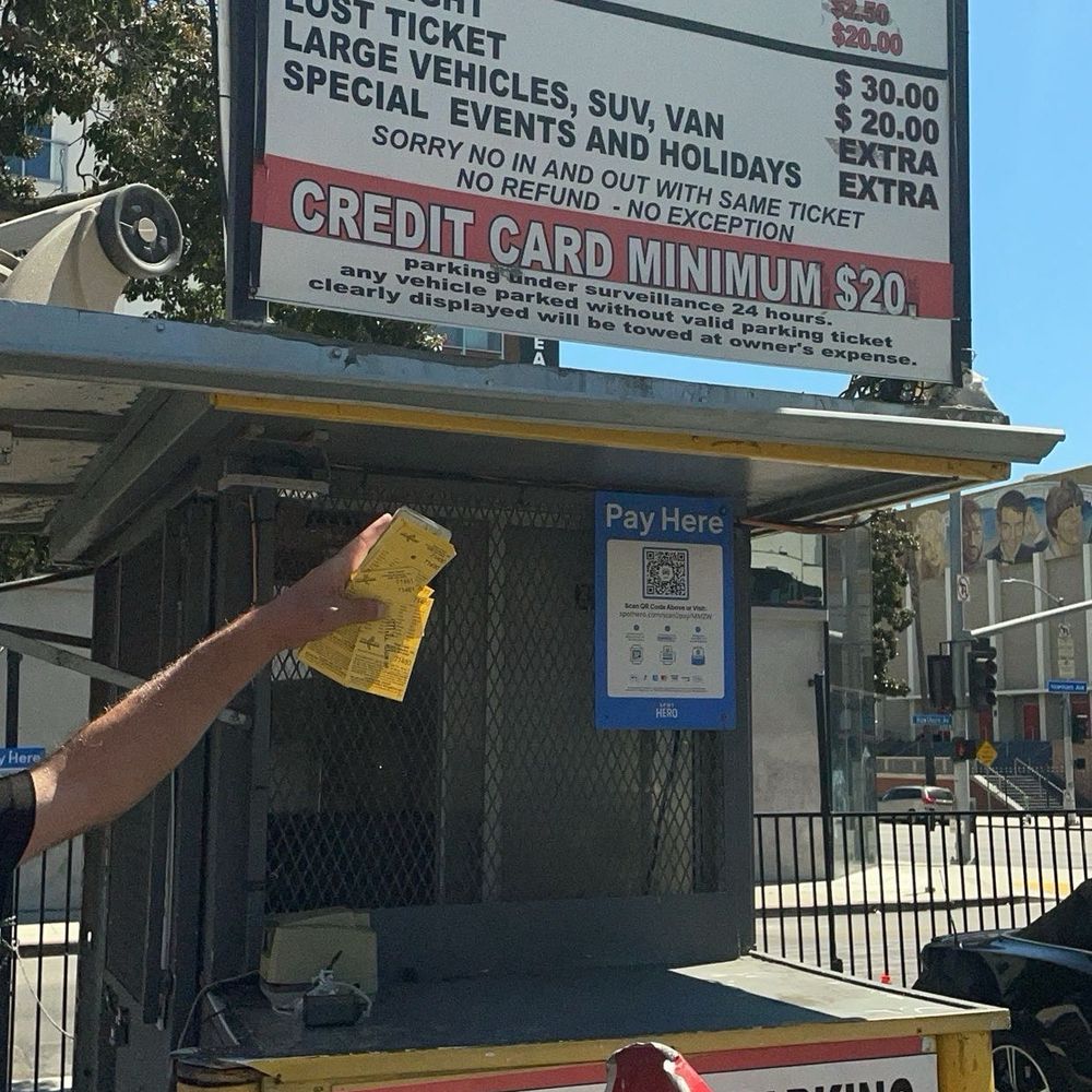 Mel's Drive-In - Here's the mean  guy arguing with me - American Near Me - West Hollywood, California
