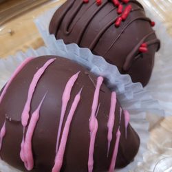 Kelly's Bakery - Chocolate-covered strawberries!