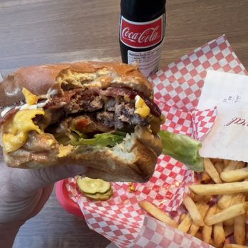 Small Cheval- Rosemont - Burgers Near Me - Rosemont, Illinois Small Cheval- Rosemont - Burgers Near Me - Rosemont, Illinois