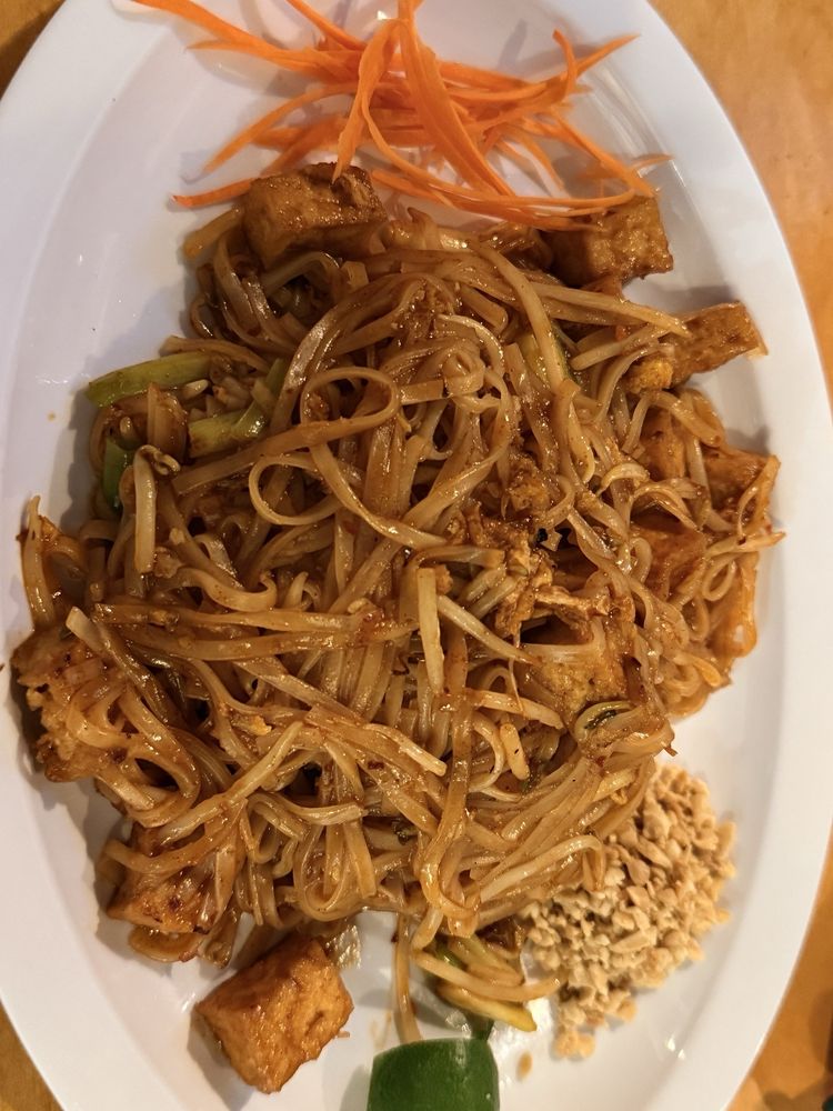 Rocky Mountain Thai kitchen Logo