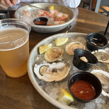 Elwood’s Raw Bars - Seafood Near Me - Chatham, Massachusetts