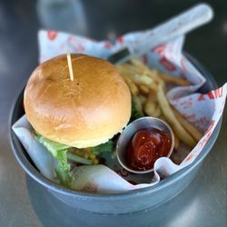 The Fox Restaurant & Brewery - The Foxxy Foxxy Burger, medium rare, no pickles, no tomatoes, add fried jalapeños