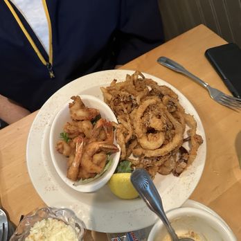 Hanser House - Shrimp and onion rings and clam chowder - Seafood Near Me - Pawleys Island, South Carolina Hanser House - Shrimp and onion rings and clam chowder - Seafood Near Me - Pawleys Island, South Carolina