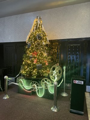 Highland Square Theatre by null