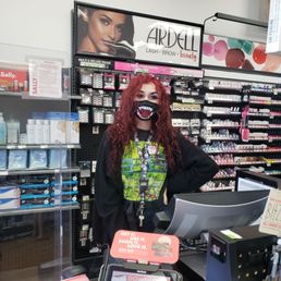 I appreciate this super cool and helpful employee who knows her stuff! I appreciate this super cool and helpful employee who knows her stuff!