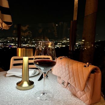 Castaway Burbank - Bars Near Me - Burbank, California