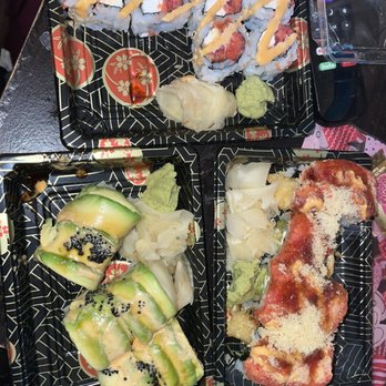 Avana Sushi - Spicy tuna top Spicy Red Sox right added cream cheese Left Black Pearl Boy - Japanese Near Me - Boston, Massachusetts Avana Sushi - Spicy tuna top Spicy Red Sox right added cream cheese Left Black Pearl Boy - Japanese Near Me - Boston, Massachusetts