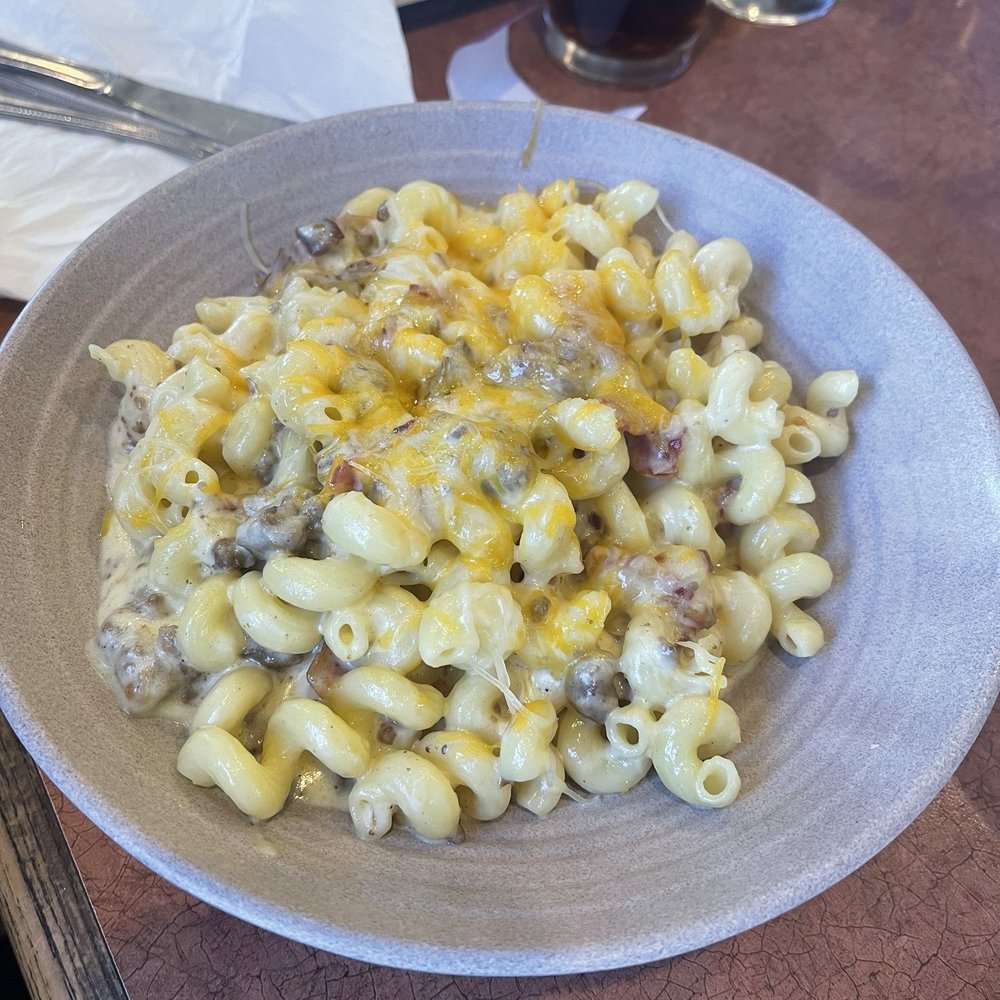 Mac and cheese with bacon & beef Mac and cheese with bacon & beef