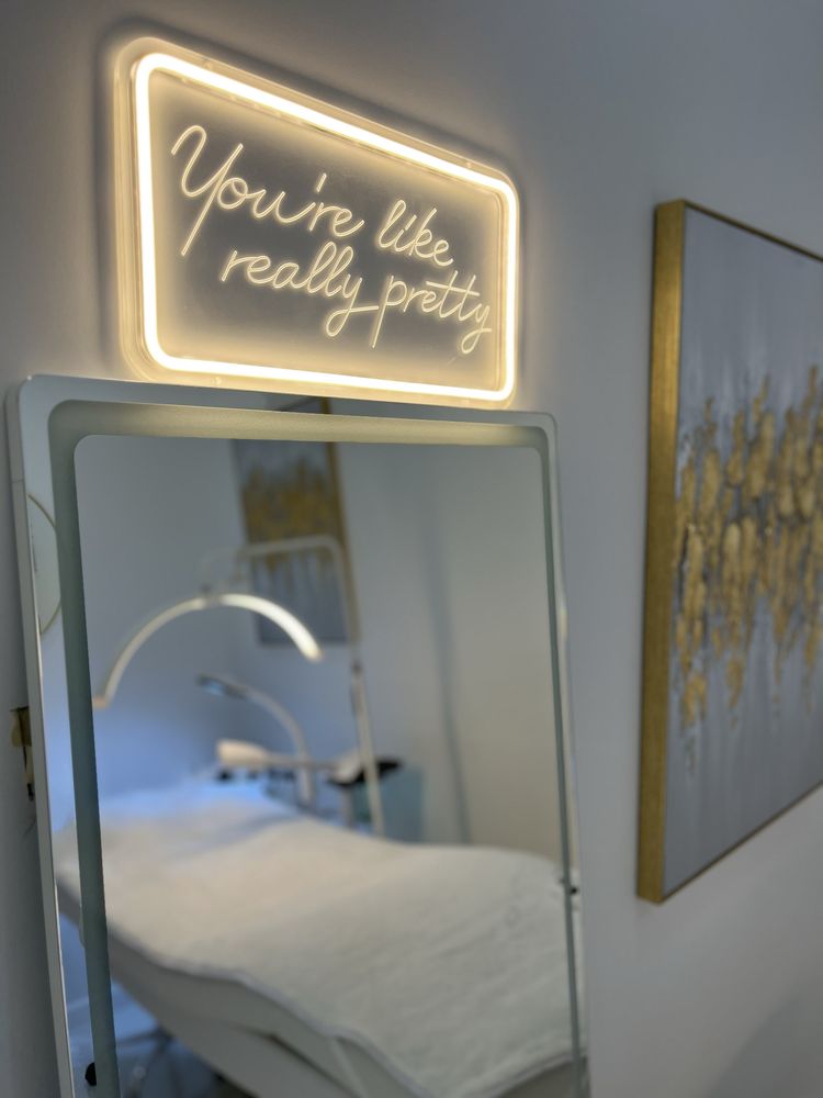 Body By Bombshell Skin Spa Logo
